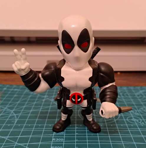 Marvel metals deadpool - marvel,