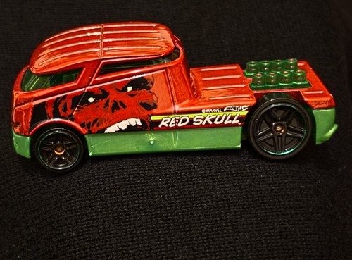 Marvel hot wheels qombee - hot, red
